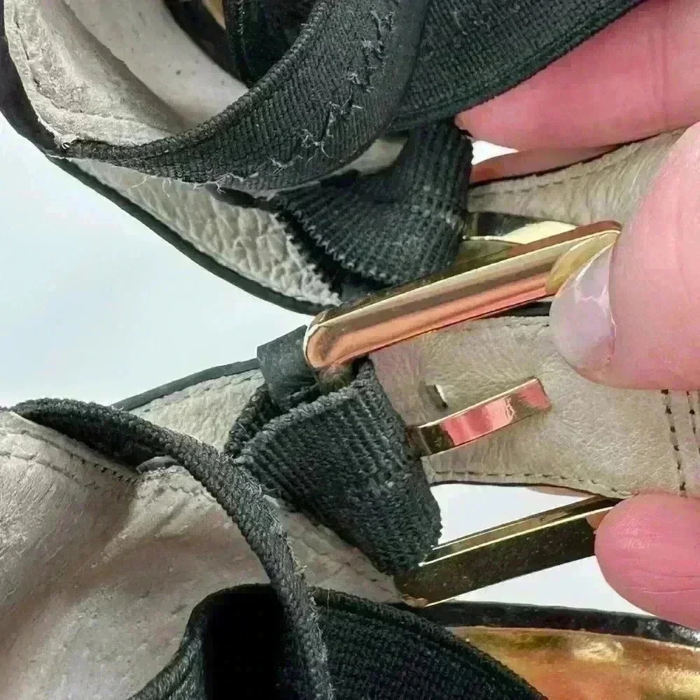Michael Michael Kors heels size 7 black leather snakeskin embossed cross cross